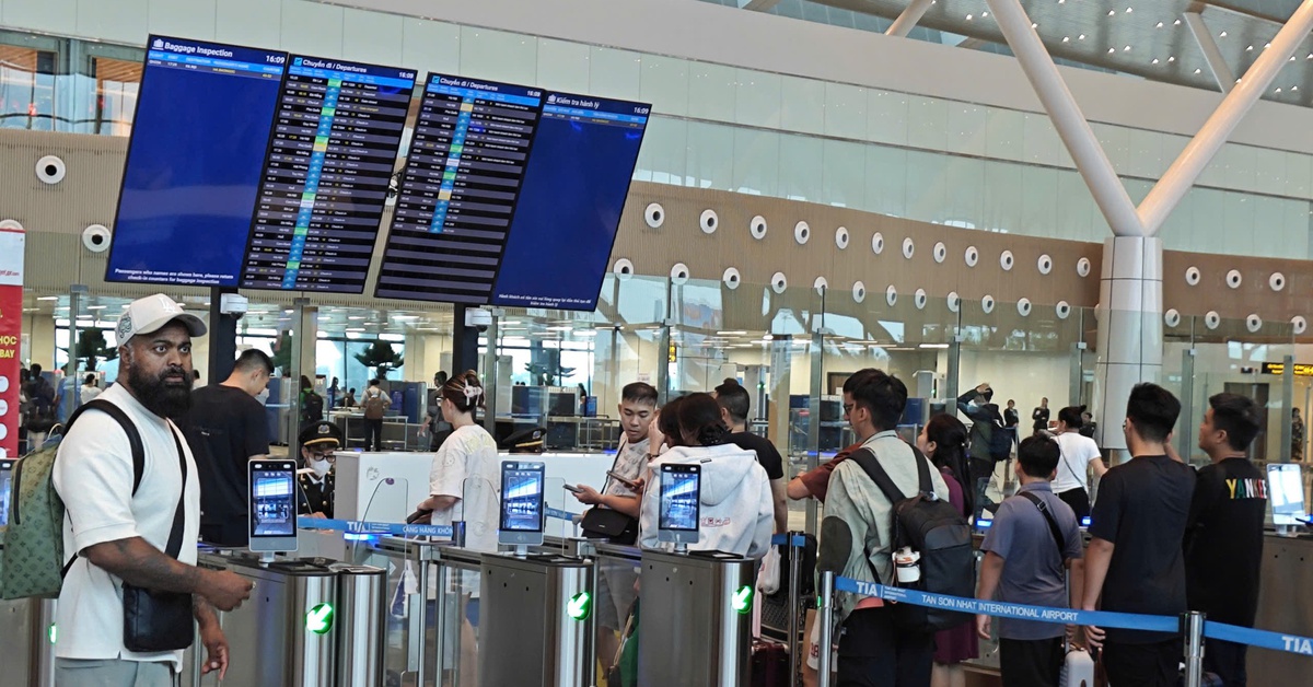 Sân bay Tân Sơn Nhất hết 'nghẹt thở' dịp lễ 2-9 nhờ nhà ga T3 'chia lửa'