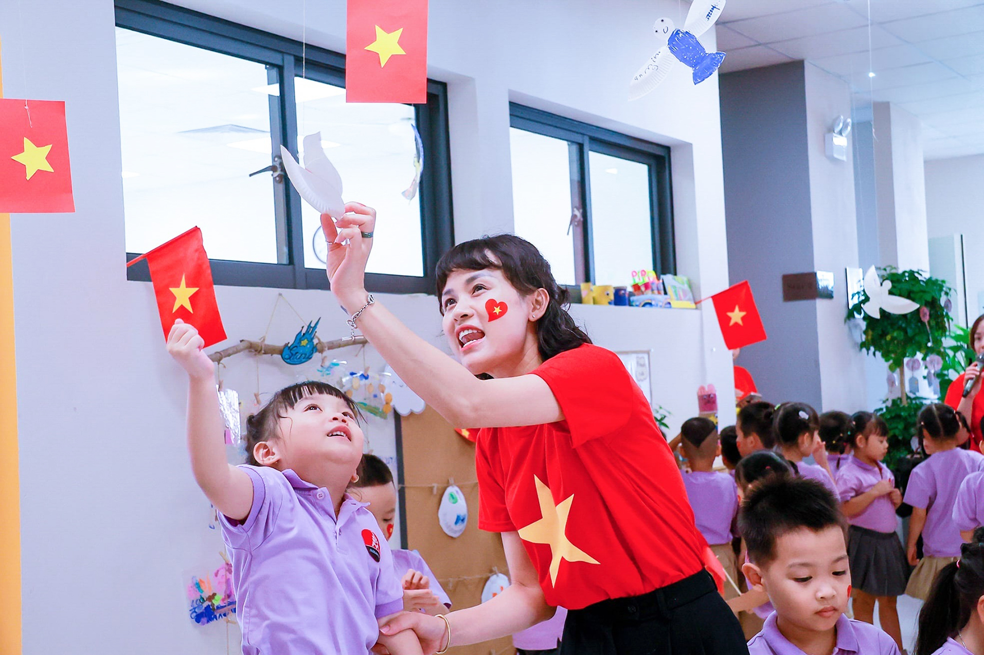 Chuẩn bị cho lễ khai giảng đặc biệt - Ảnh 2. Chuẩn bị cho lễ khai giảng đặc biệt - Ảnh 2.
