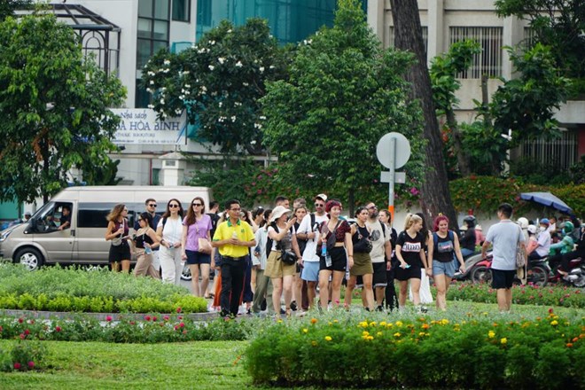 TPHCM là một trong những điểm đến thu hút đông đảo khách quốc tế. Ảnh: Thanh Chân