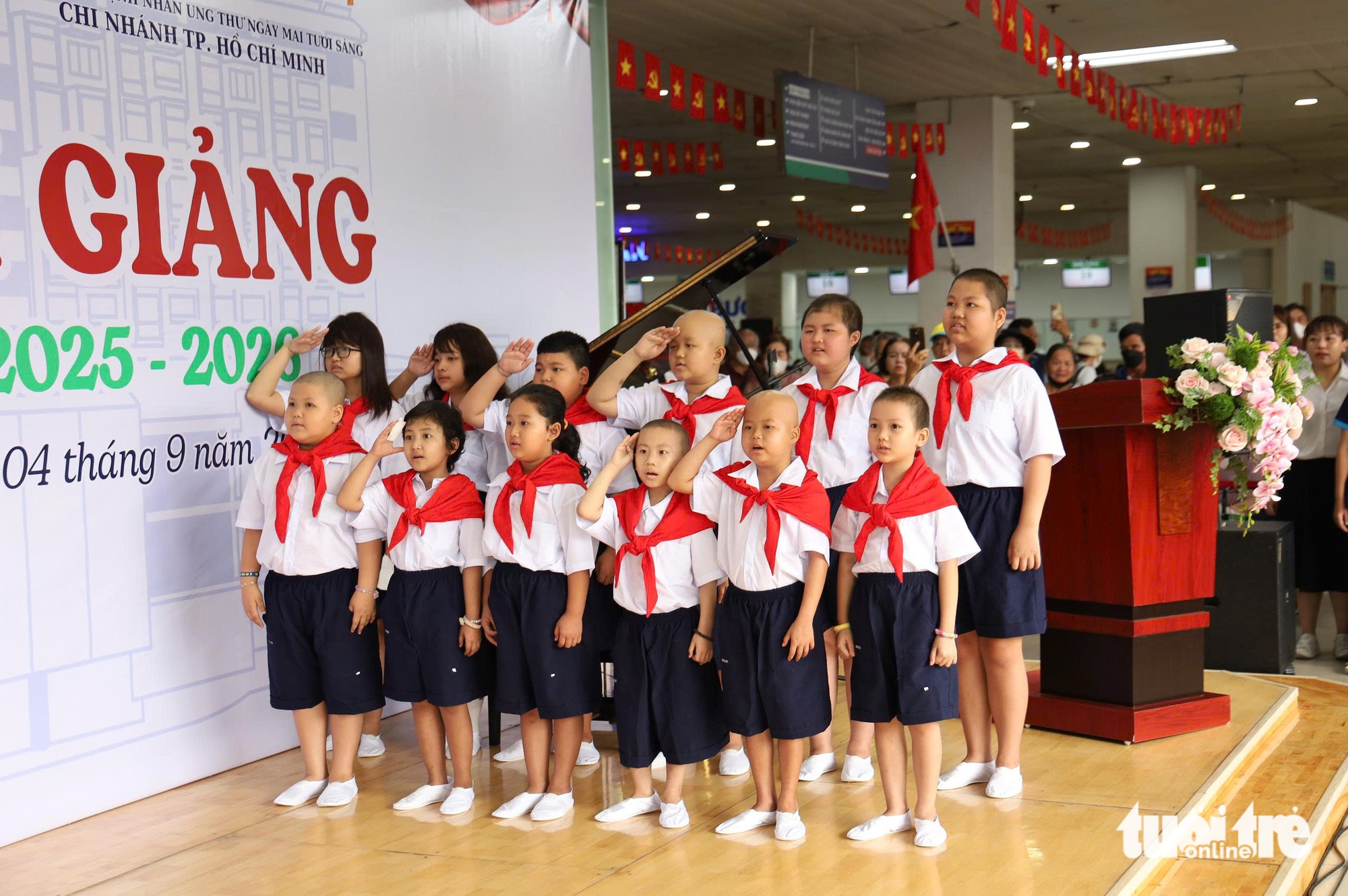 Lễ khai giảng đặc biệt tại Bệnh viện Ung bướu TP.HCM - Ảnh 2.