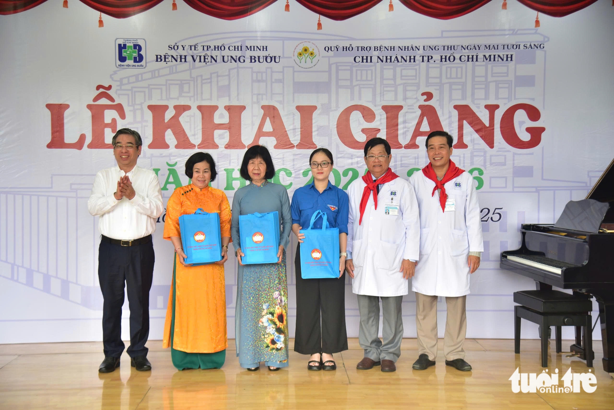 Lễ khai giảng đặc biệt tại Bệnh viện Ung bướu TP.HCM - Ảnh 3.