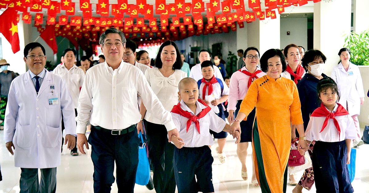 Lễ khai giảng đặc biệt tại Bệnh viện Ung bướu TP.HCM