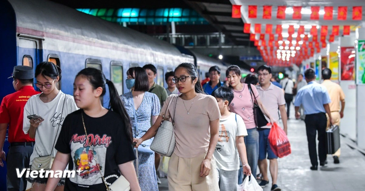 Thành phố Hồ Chí Minh: Bắt đầu tiếp nhận đăng ký mua vé tàu tập thể Tết 2026