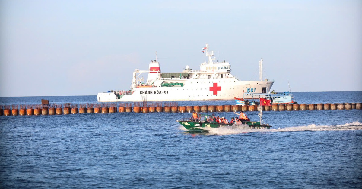 Đoàn đại biểu TP.HCM thăm, tặng quà tại đảo Thổ Chu