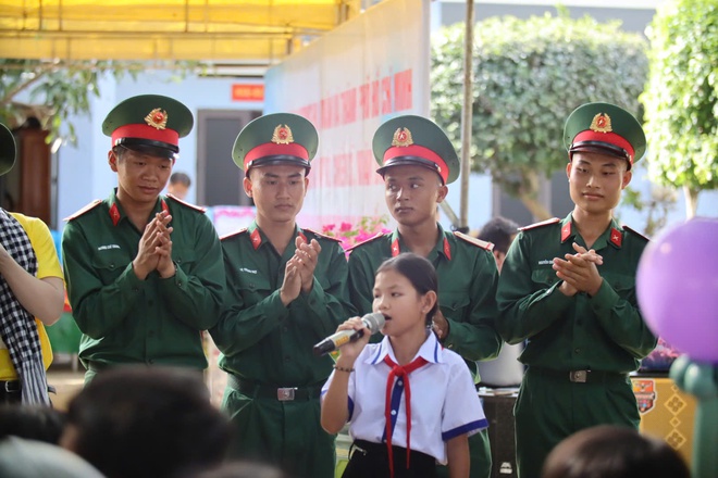TP HCM gắn kết hậu phương – tiền tuyến nơi đảo tiền tiêu Tây Nam- Ảnh 6. TP HCM gắn kết hậu phương – tiền tuyến nơi đảo tiền tiêu Tây Nam- Ảnh 6.