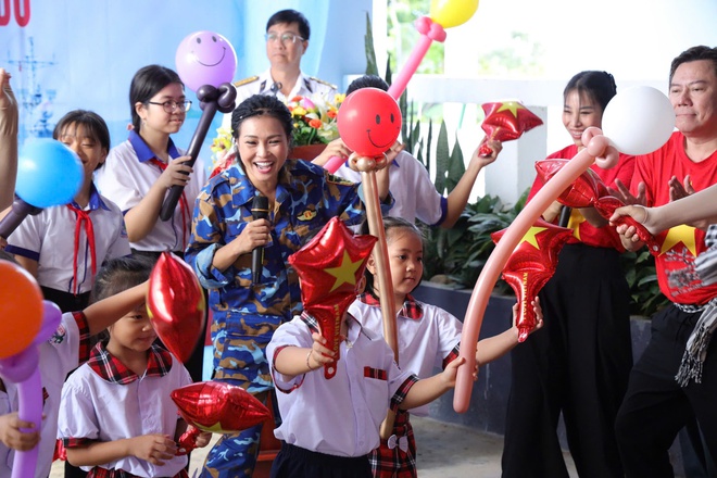 TP HCM gắn kết hậu phương – tiền tuyến nơi đảo tiền tiêu Tây Nam- Ảnh 5. TP HCM gắn kết hậu phương – tiền tuyến nơi đảo tiền tiêu Tây Nam- Ảnh 5.