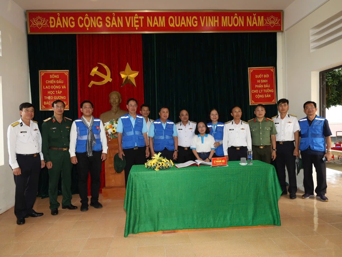 TP HCM gắn kết hậu phương – tiền tuyến nơi đảo tiền tiêu Tây Nam- Ảnh 8. TP HCM gắn kết hậu phương – tiền tuyến nơi đảo tiền tiêu Tây Nam- Ảnh 8.