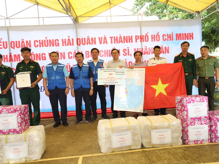 TP HCM gắn kết hậu phương – tiền tuyến nơi đảo tiền tiêu Tây Nam- Ảnh 4. TP HCM gắn kết hậu phương – tiền tuyến nơi đảo tiền tiêu Tây Nam- Ảnh 4.
