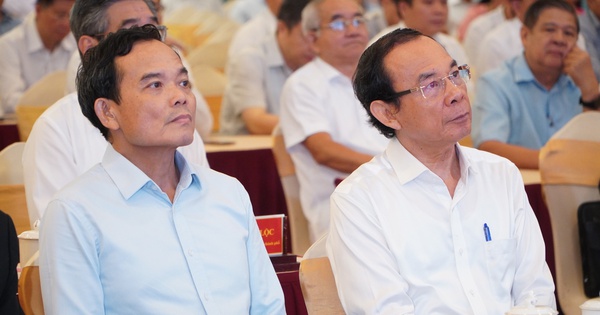 Lãnh đạo, nguyên lãnh đạo Trung ương và TP HCM dự Hội nghị quán triệt Nghị quyết của Bộ Chính trị