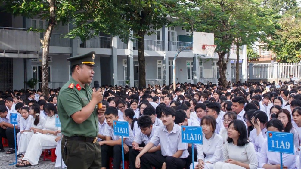 Các buổi tuyên truyền của Công an TP.HCM thu hút khoảng 6.000 lượt học sinh, sinh viên tham gia. Ảnh: CA 9-thang-dau-nam-cong-an-tp-hcm-bat-giu-gan-1-tan-ma-tuy (4).jpg