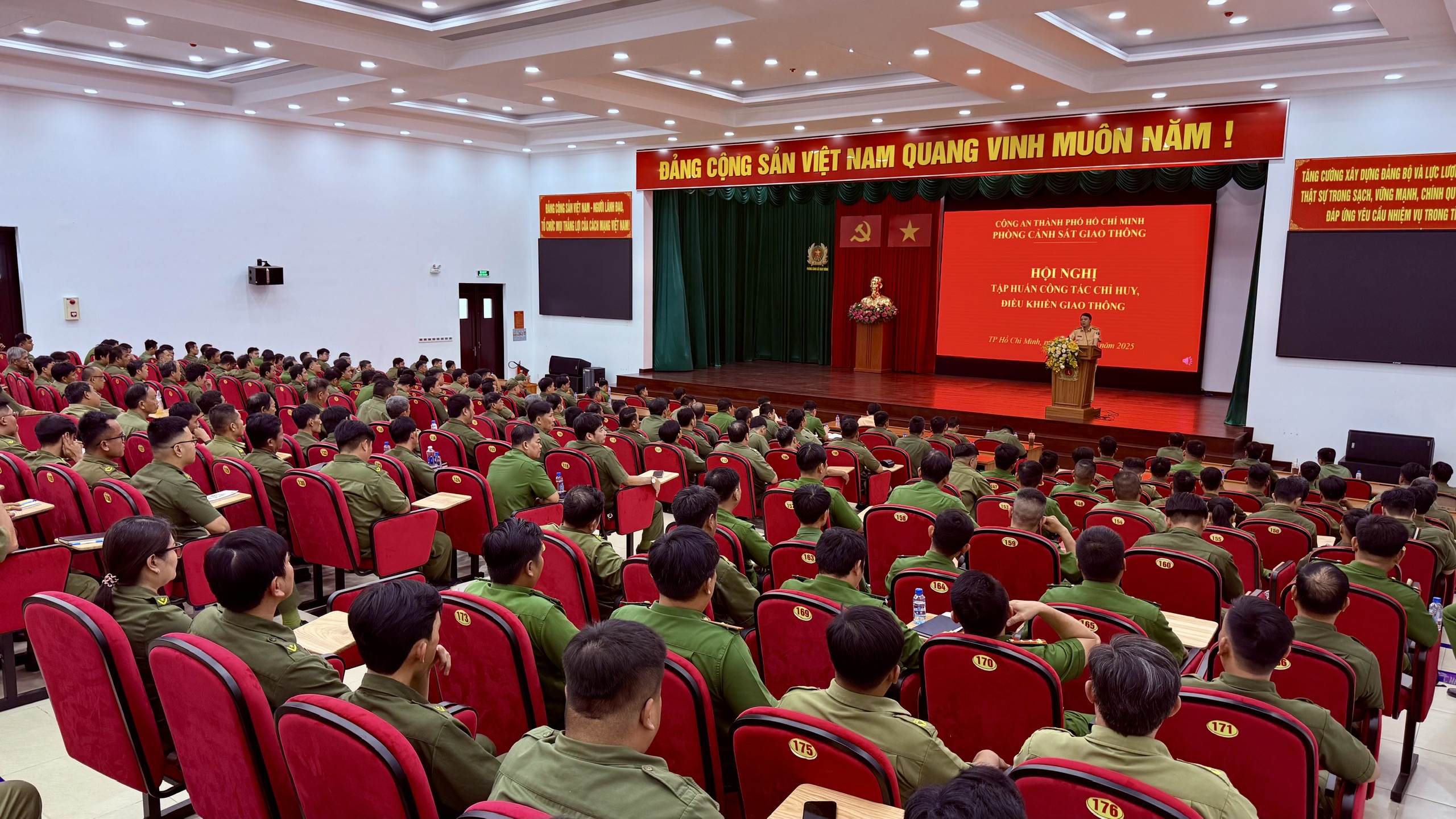 Công an xã ở TP.HCM sẽ tham gia điều tiết, xử lý vi phạm cùng CSGT- Ảnh 4.