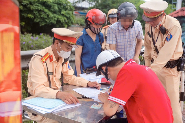 Người dân TP.HCM vi phạm giao thông có thể phải đi lao động công ích- Ảnh 1.
