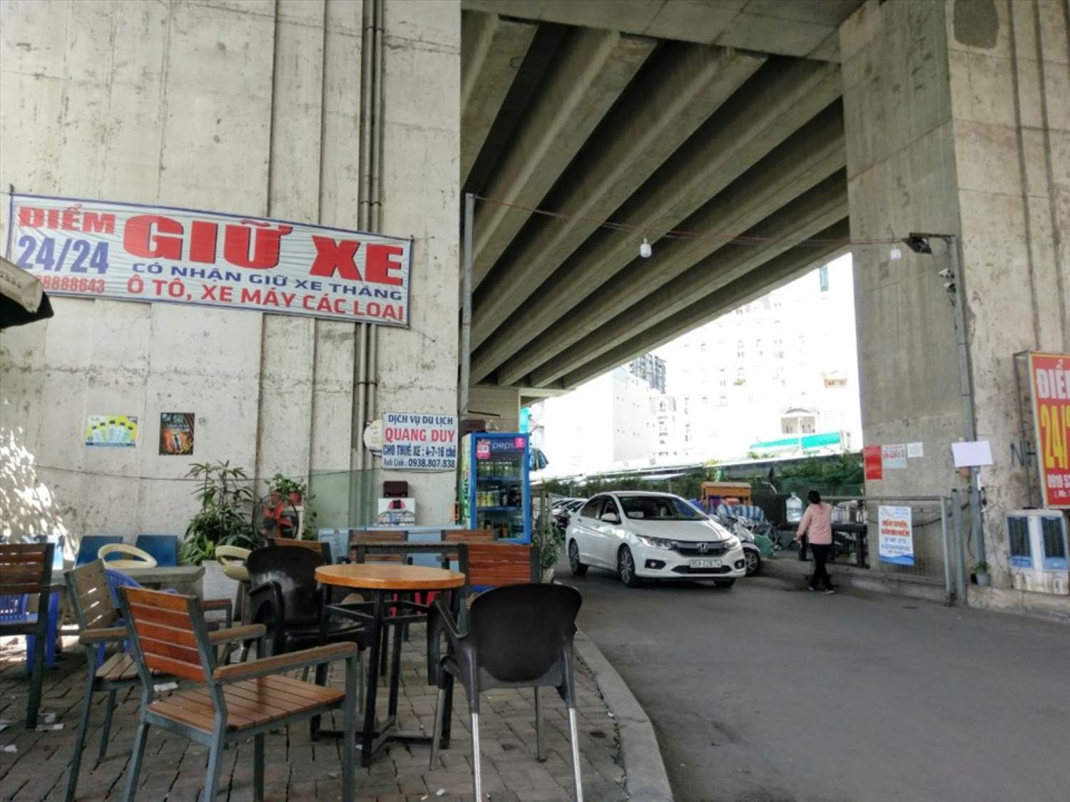 TPHCM kiến nghị sửa luật để được dùng gầm cầu làm bãi giữ xe