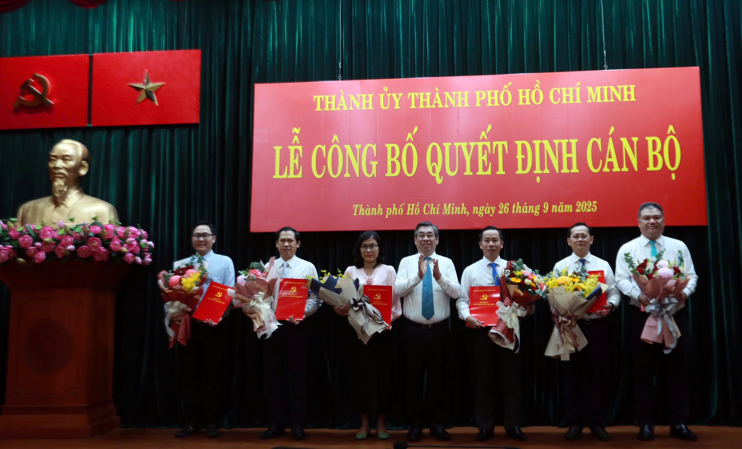 Thành ủy TP.HCM đưa nhiều cán bộ thành phố về Đảng ủy phường, xã- Ảnh 2. Thành ủy TP.HCM đưa nhiều cán bộ thành phố về Đảng ủy phường, xã- Ảnh 2.