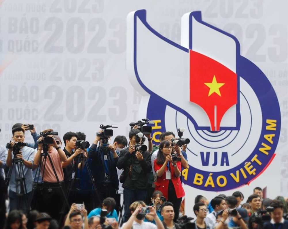 Cơ quan báo và phát thanh, truyền hình tỉnh thành có không quá 4 phó giám đốc