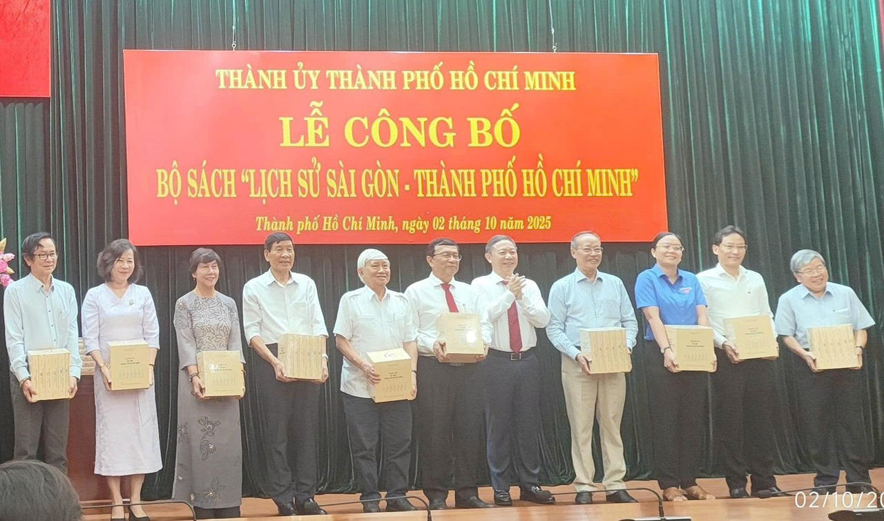 Quang cảnh Lễ công bố Bộ sách “Lịch sử Sài Gòn - Thành phố Hồ Chí Minh”. 