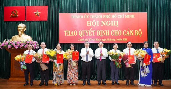 TP HCM tiếp tục chỉ định 14 cán bộ về làm lãnh đạo cấp xã