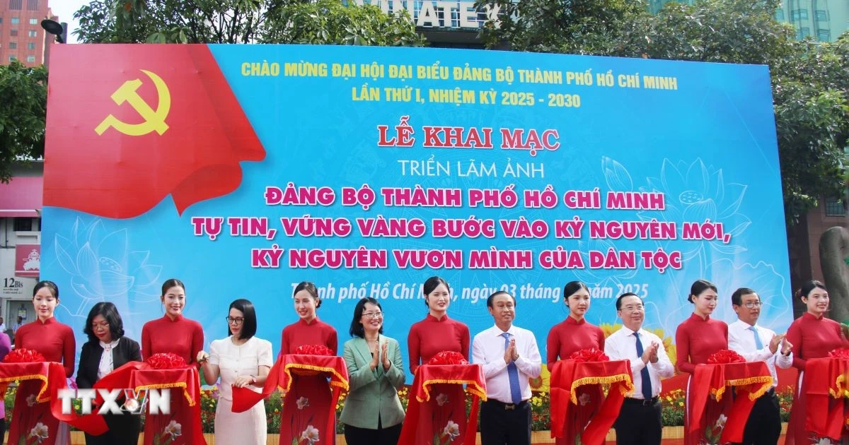 Khai mạc nhiều triển lãm ảnh về Đảng bộ Thành phố Hồ Chí Minh