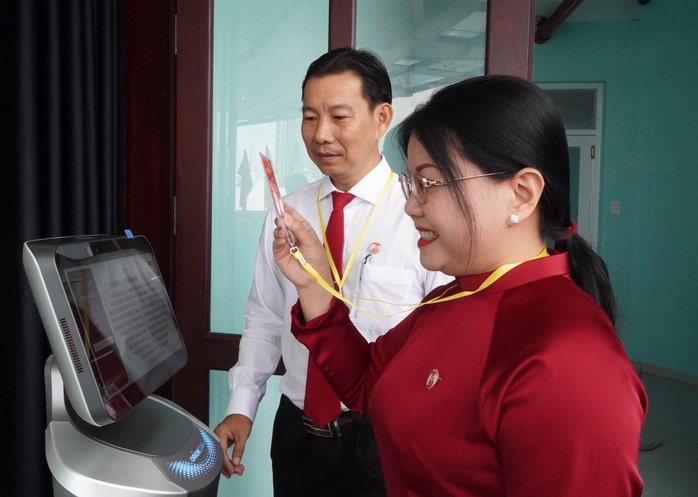 Đại hội Đảng bộ TP HCM lần thứ I không sử dụng tài liệu giấy - Ảnh 1.