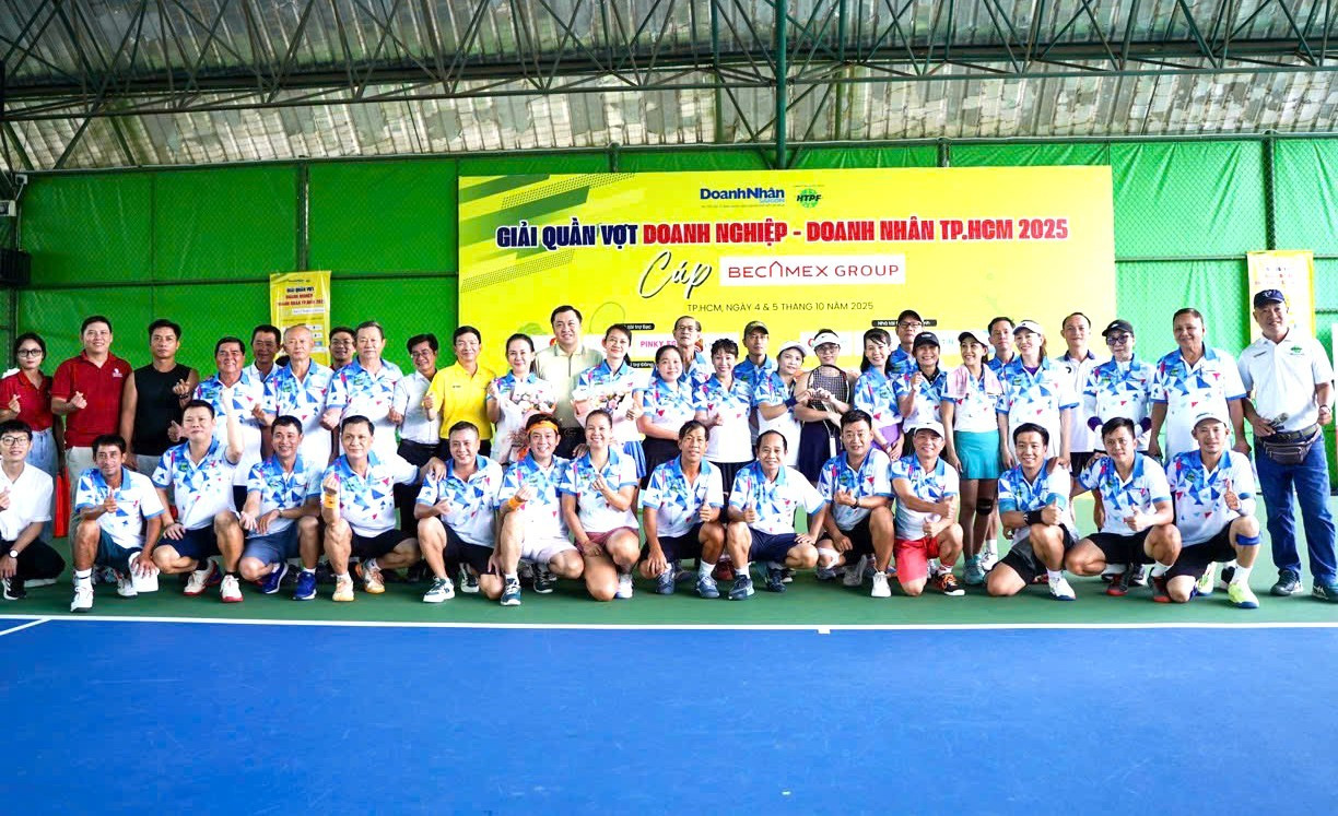 Kejohanan Tenis Perniagaan - Usahawan Bandar Ho Chi Minh 2025 berlangsung dengan meriah pada pagi 5 Oktober z7083238252578-b330ac9374f812cfb53452b9622cff59.jpg