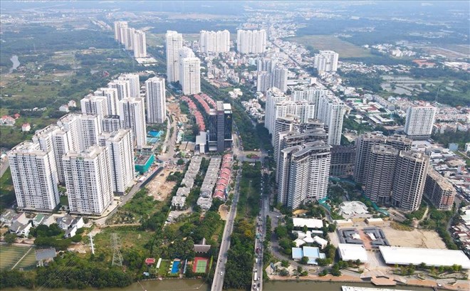 Đường trục Bắc - Nam (đường Nguyễn Hữu Thọ) sẽ mở rộng lên 10 làn xe. Ảnh: Anh Tú
