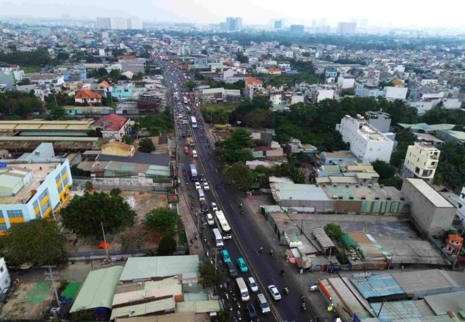 TPHCM mở rộng Quốc lộ 13 lên 60 m để xóa ùn tắc. Ảnh: Minh Quân