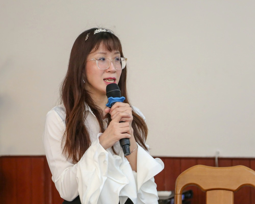호치민시 개발연구소 사회경제 시뮬레이션 및 예측 센터 소장 응우옌 쭉 반(Nguyen Truc Van) 석사. 사진: 르 토아(LE THOA) nhom-giai-phap-tang-truong-kinh-te-1.jpg