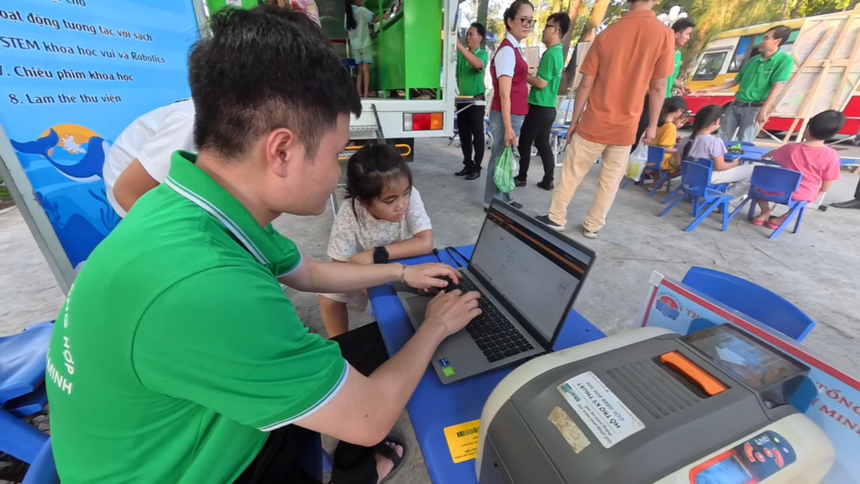HCMC: Unik digital bibliotekbil, en kunnskapsbro til barn i forstadsområder - Bilde 3.
