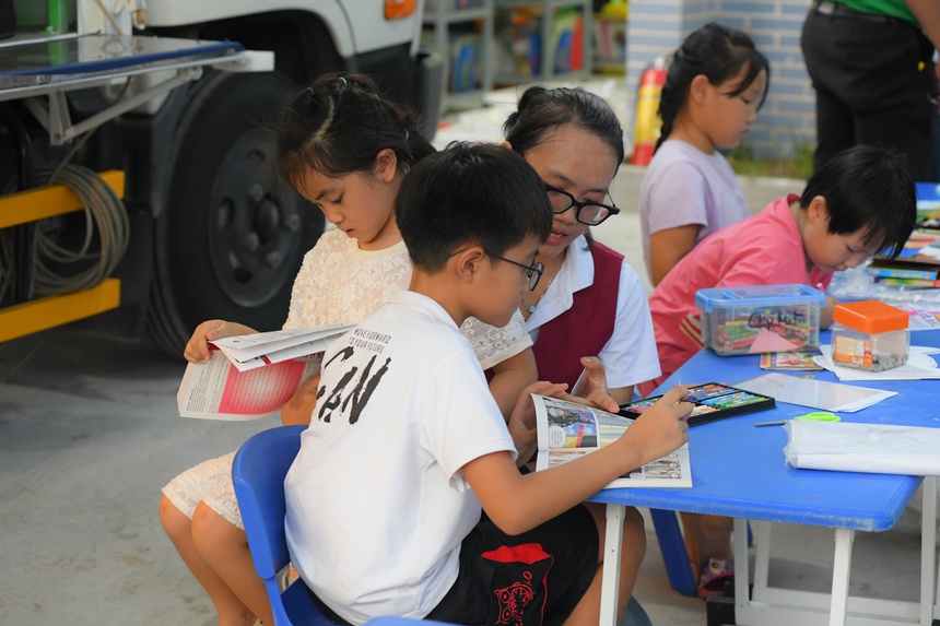 HCMC: Unik digital bibliotekbil, en kunnskapsbro til barn i forstadsområder - Bilde 5.