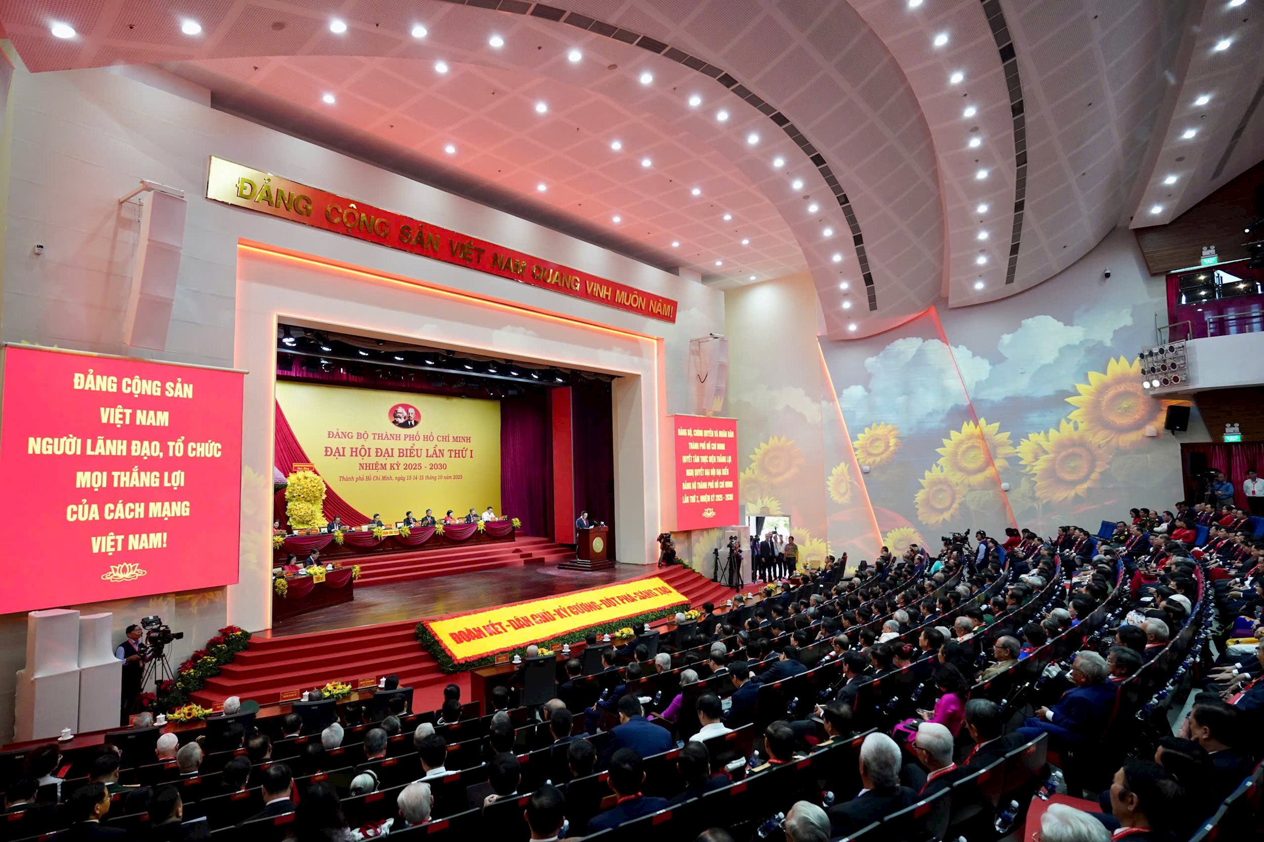 Khai mạc Đại hội đại biểu Đảng bộ TP. HCM lần thứ I, nhiệm kỳ 2025 - 2030