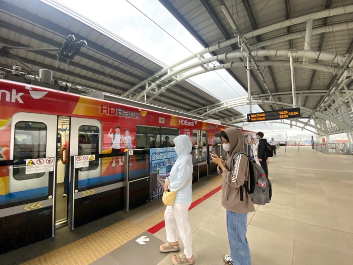 TP HCM: Sớm công khai lộ trình chuyển đổi phương tiện giao thông xanh - Ảnh 2.