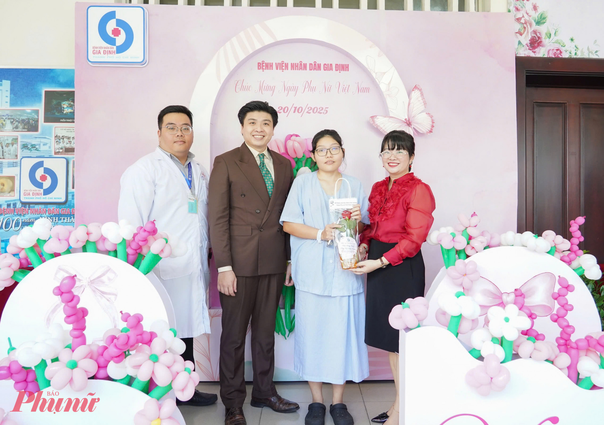 happy-wedding-of-women-_61760605198.jpg
