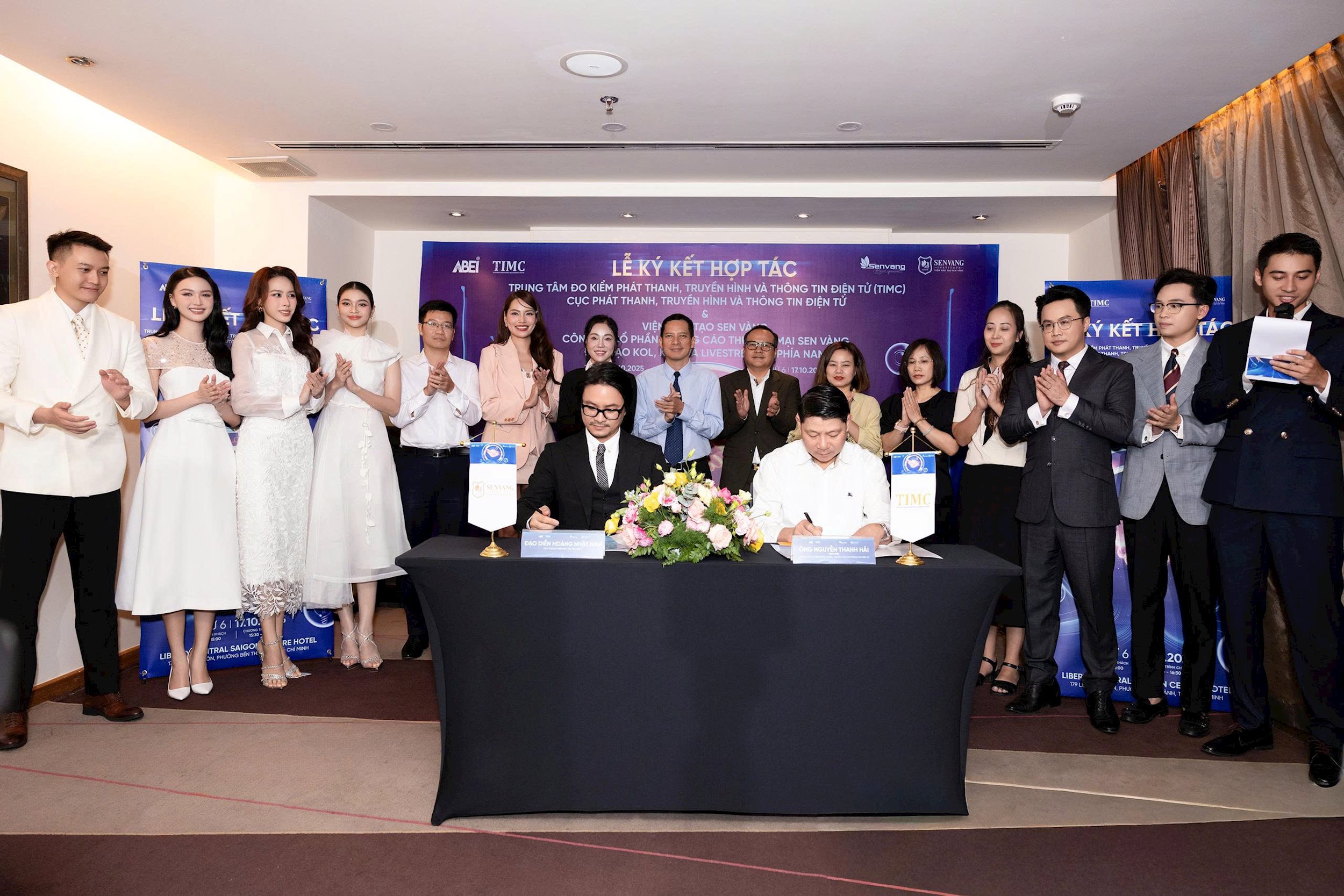 Sự phối hợp giữa Trung tâm và Sen Vàng sẽ tạo nên sức mạnh cộng hưởng_ vừa đảm bảo tính chuẩn mực, tuân thủ pháp luật và đạo đức nghề nghiệp, vừa phát huy tính sáng tạo, chuyên nghiệp và thực tiễn của doanh nghiệp