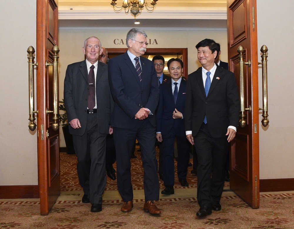 Chairman of the Ho Chi Minh City People's Council Vo Van Minh met with Chairman of the Hungarian National Assembly Kover Laszlo. Photo: TRAN LINH chu-tich-quoc-hoi-Hungary-14.jpg