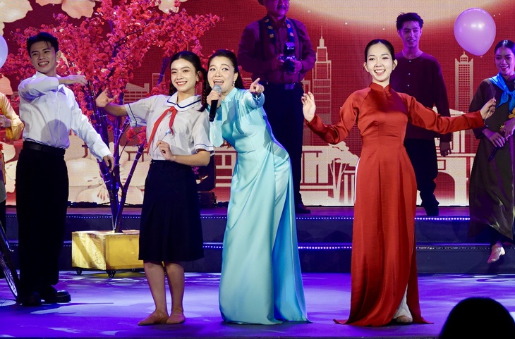 Tưng bừng khai mạc Những ngày Văn học - Nghệ thuật TP.HCM