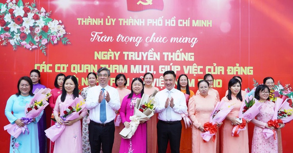 Thành ủy TP HCM gặp mặt Ngày Truyền thống các cơ quan tham mưu, giúp việc của Đảng