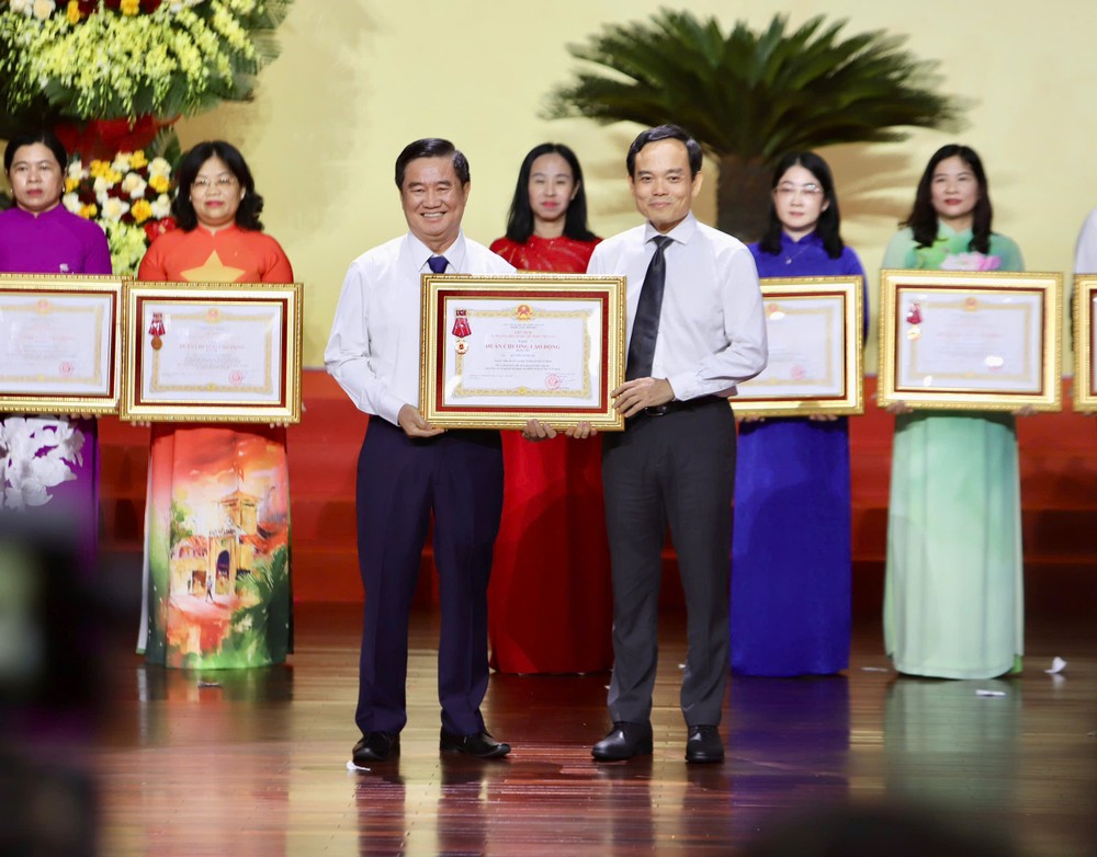 thi-dua-yeu-nuoc-14.jpg