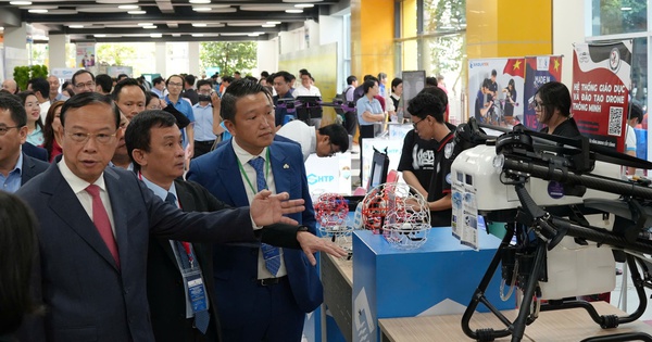 TP HCM tiên phong chuyển đổi kép