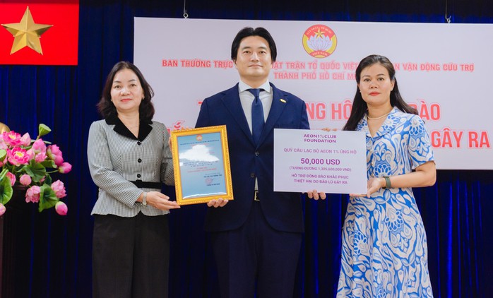 TP HCM tiếp nhận hơn 174 tỉ đồng ủng hộ đồng bào bị thiệt hại do bão, lũ - Ảnh 1.