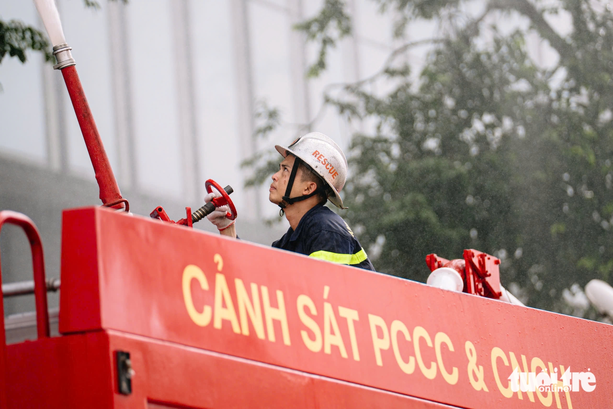 Diễn tập chữa cháy và cứu nạn, cứu hộ tại tòa nhà Saigon Centre - Ảnh 12.