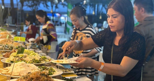 Thực khách choáng ngợp trong đêm khai mạc Lễ hội Ẩm thực chay 2025