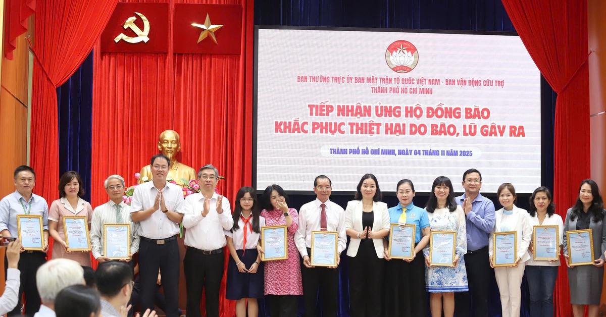 TP.HCM hỗ trợ Huế, Đà Nẵng, Quảng Ngãi trang bị phương tiện cứu nạn cứu hộ bão, lũ