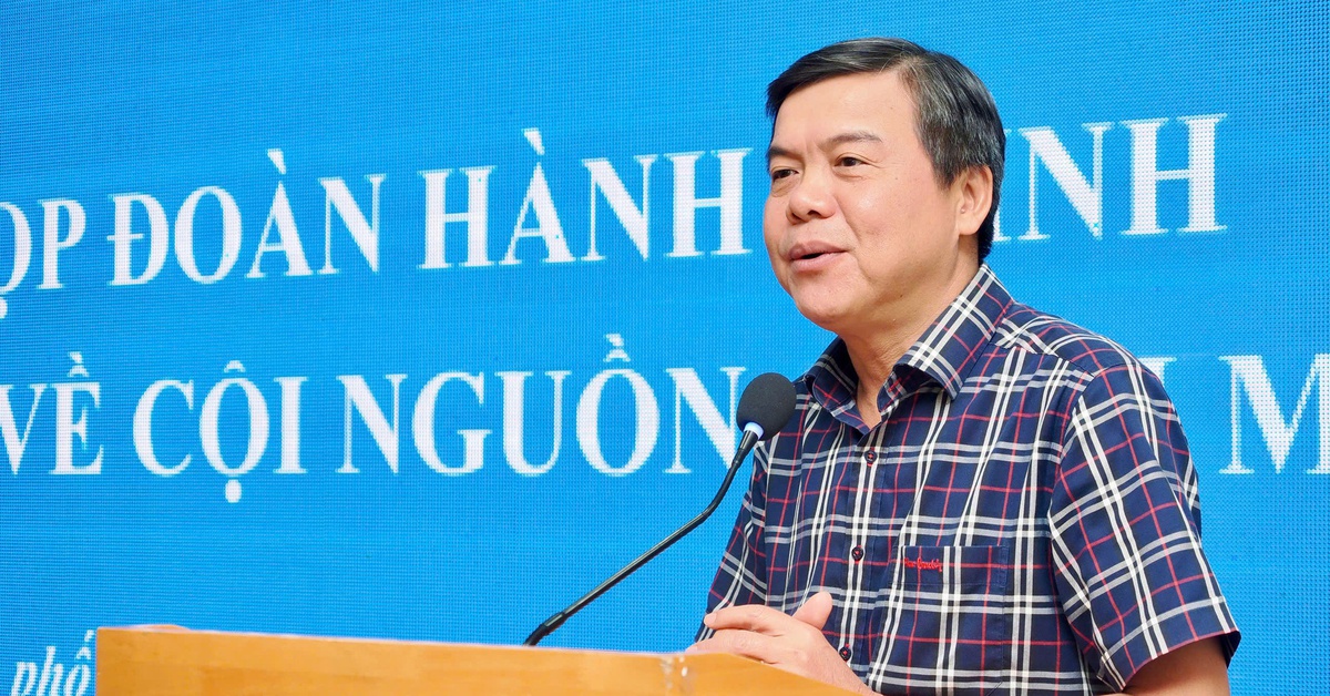 Đoàn Tuyên giáo và Dân vận, báo chí TP.HCM tặng quà hỗ trợ vùng bão lũ trong hành trình về nguồn