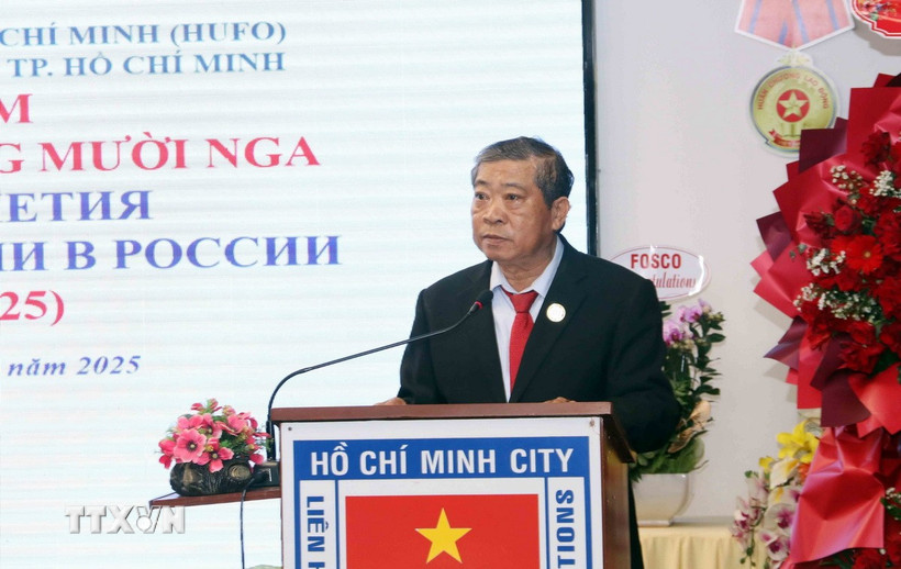 Ông Hoàng Minh Nhân, Chủ tịch Hội hữu nghị Việt Nam-Nga Thành phố Hồ Chí Minh, ôn lại ý nghĩa Cách mạng Tháng Mười Nga. (Ảnh: Xuân Khu/TTXVN)
