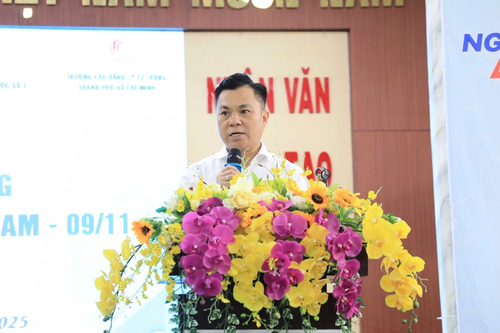 Пан Хьюїнь Хью Тот, керівник відділу поширення правової інформації та освіти, Департамент юстиції міста Хошимін. Фото: ХЮЇН ТХО z7195229136280_f720543b2340ff10bb98641d87f91920.jpg