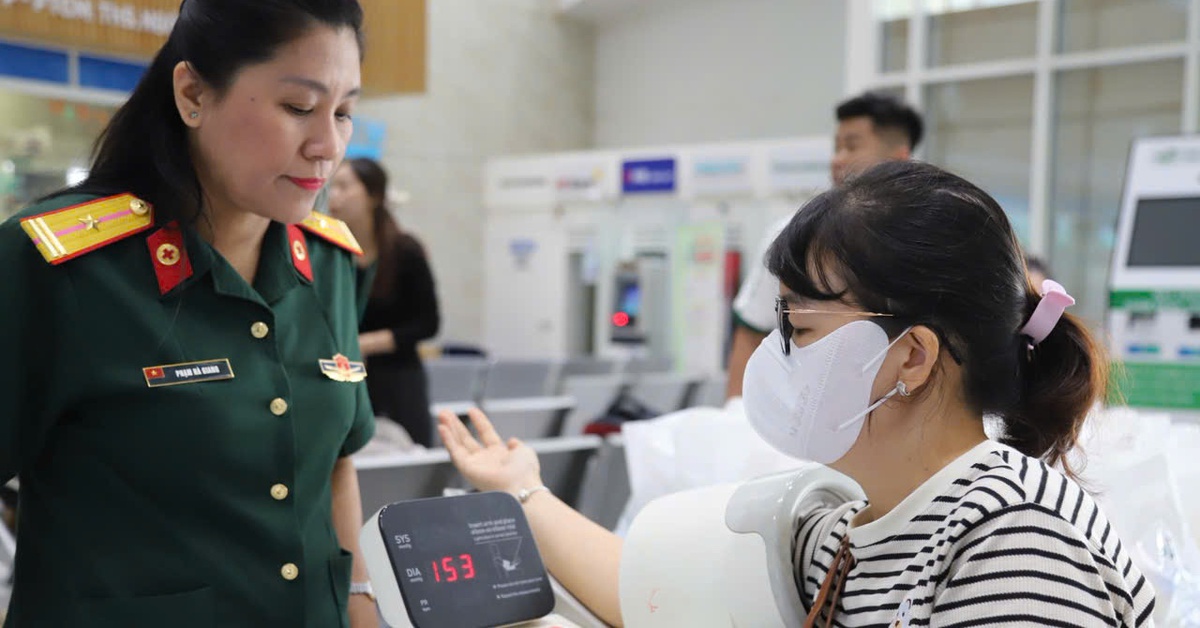 Bệnh viện Quân y 175 tầm soát suy giáp miễn phí cho giáo viên các trường học