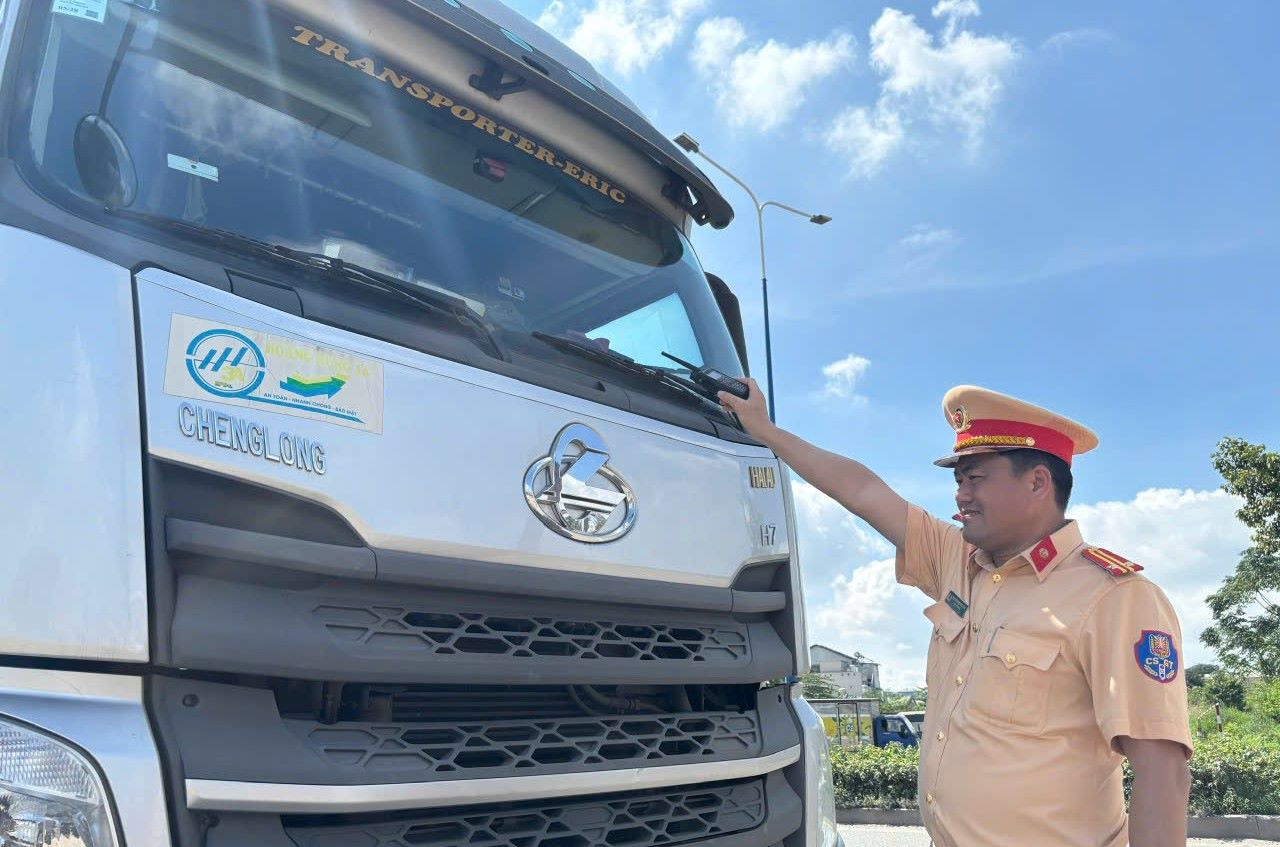 TPHCM tăng cường kiểm soát phương tiện tải trọng lớn