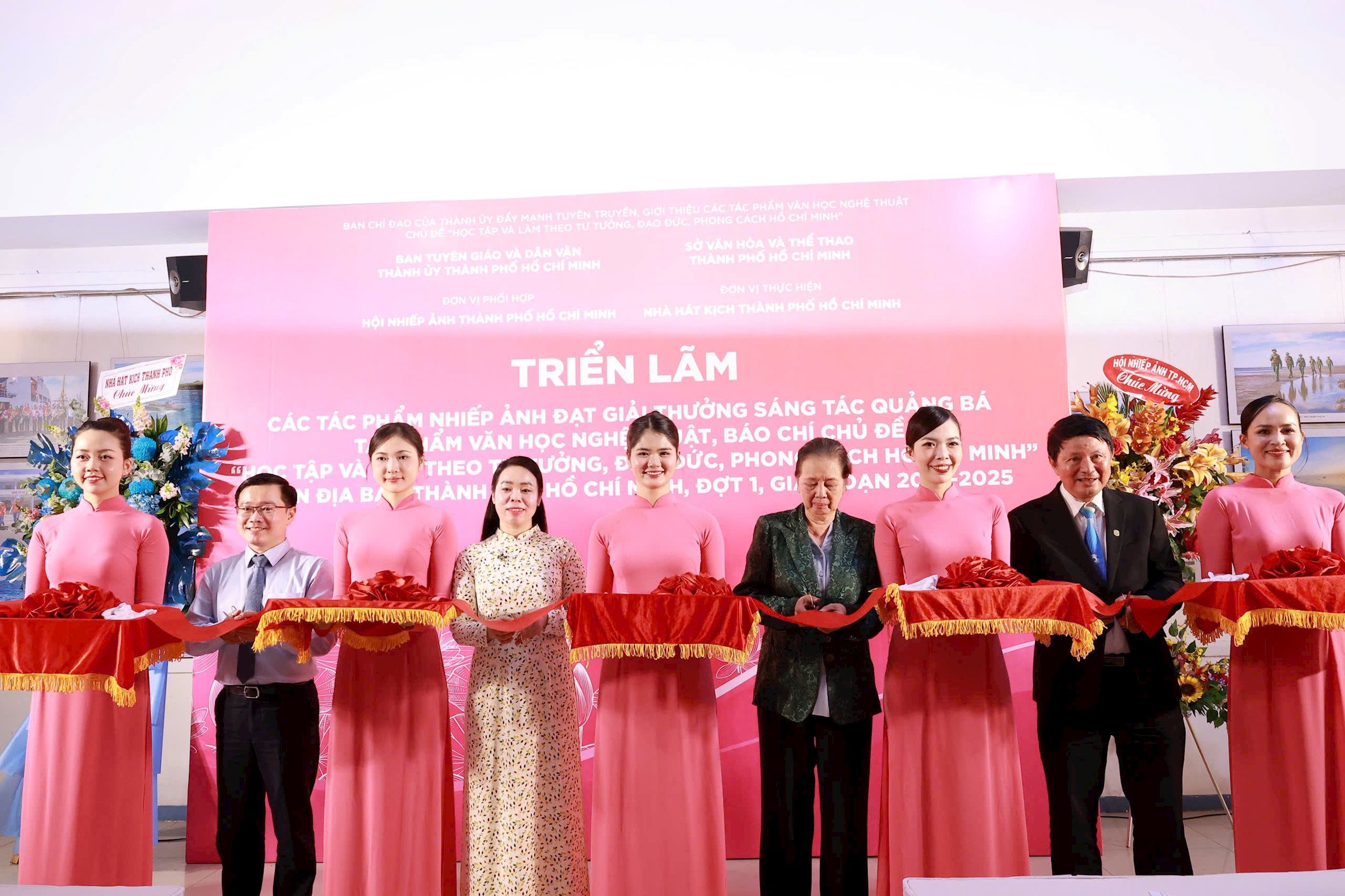 Khai mạc Triển lãm nhiếp ảnh “Học tập và làm theo tư tưởng, đạo đức, phong cách Hồ Chí Minh”