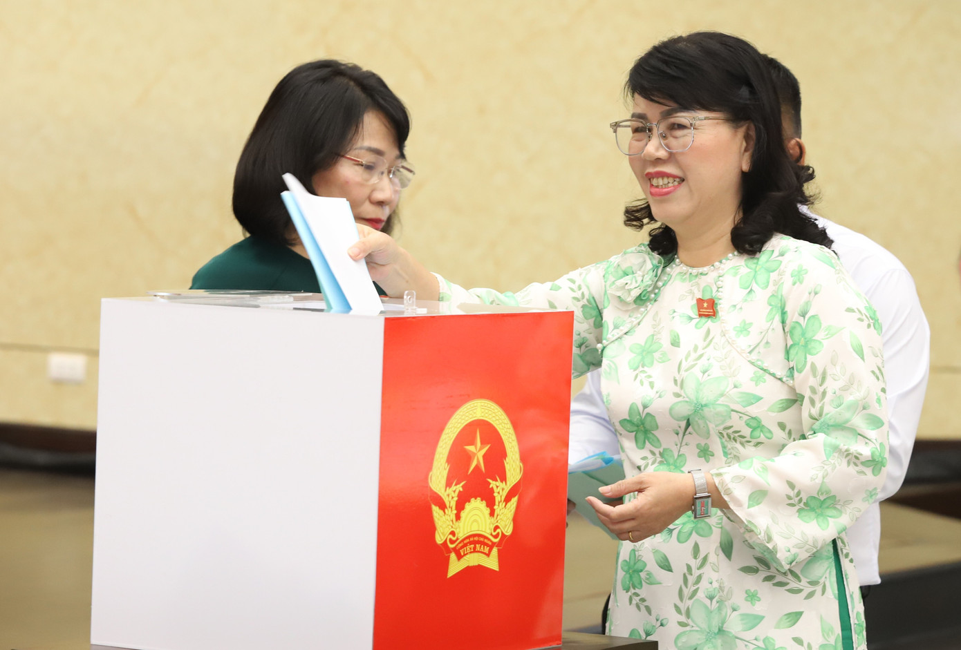 Delegáti Lidové rady Ho Či Minova města hlasovali pro volbu kandidátů na pozici místopředsedy Lidového výboru Ho Či Minova města na funkční období 2021–2026. Foto: Ngo Tung img-7352.jpg