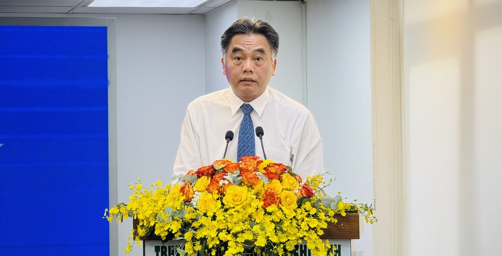 ہو چی منہ سٹی پیپلز کمیٹی کے وائس چیئرمین مسٹر نگوین لوک ہا نے پروگرام سے خطاب کیا۔ تصویر: DINH DU z7222333957199_2df59bafb754956a18b922ca775282f7.jpg